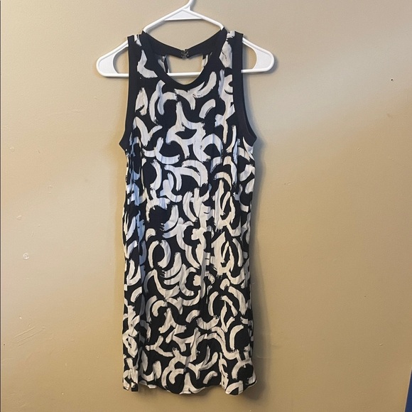 GAP Dresses & Skirts - GAP Monochrome Patterned Mini Dress 5/$50​